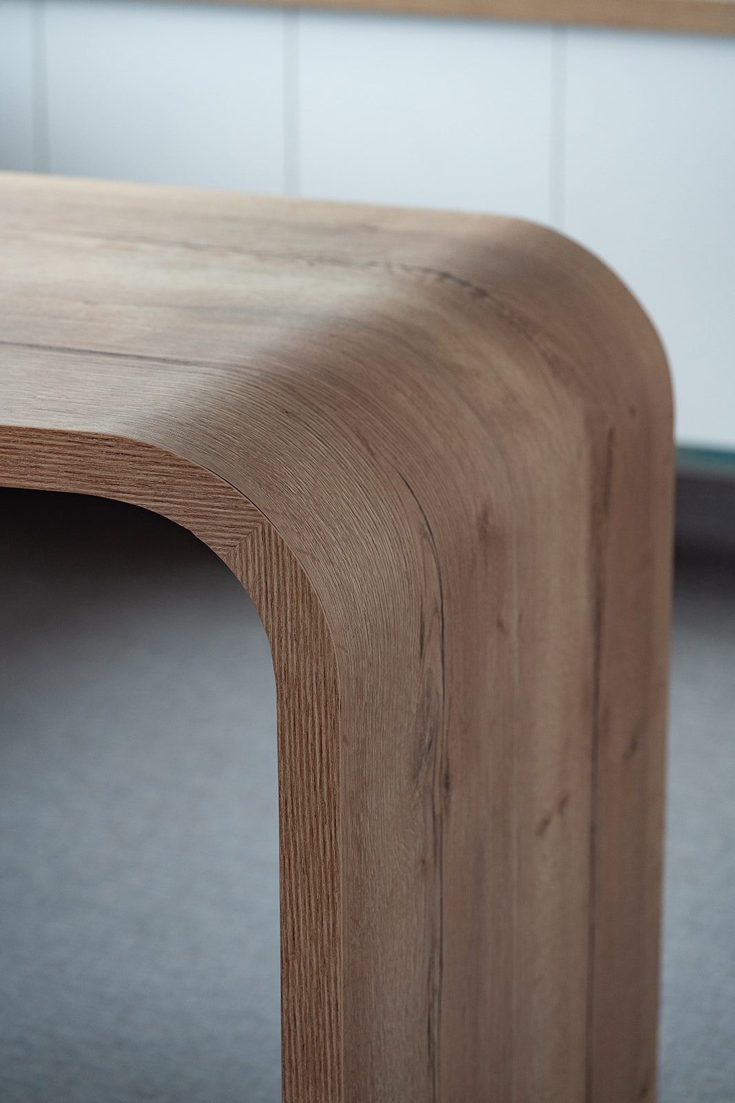 Détail mobilier en bois courbé